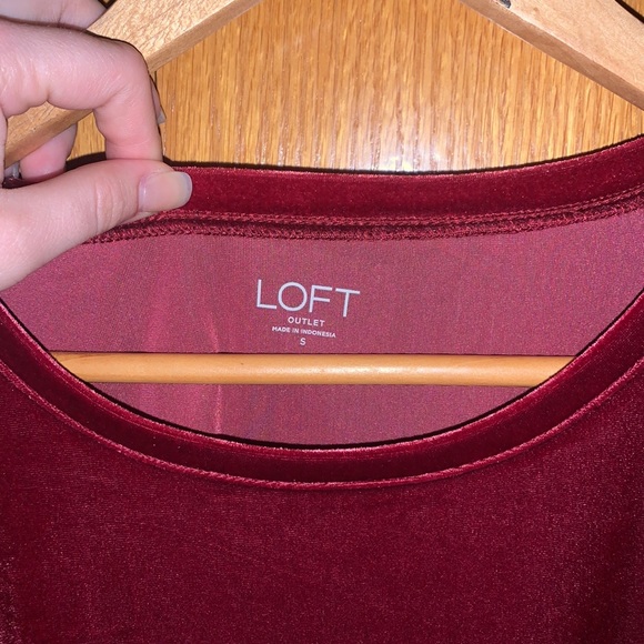 Loft Red Velvet Short Sleeve Top Size S - Picture 3 of 5